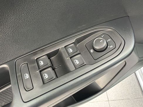 New 2026 Volkswagen Taos SE FWD image 14