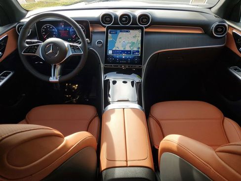 Used 2025 Mercedes-Benz GLC 300 image 21