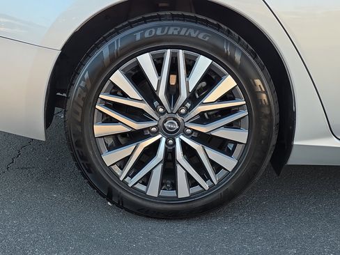 Used 2024 Nissan Altima 2.5 SV image 9