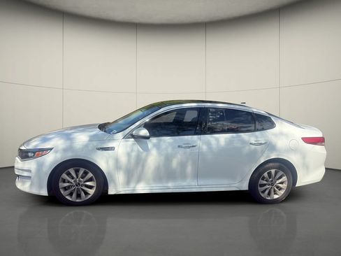 Used 2018 Kia Optima EX w/ Premium Package FWD image 4