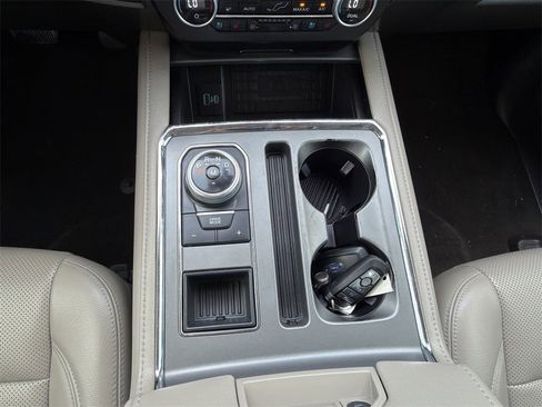 Used 2021 Ford Expedition XLT image 20