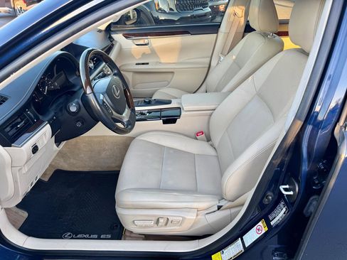 Used 2015 Lexus ES 350 Sedan w/ Premium Package image 3