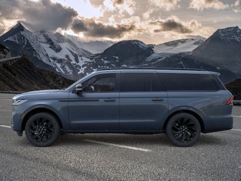 New 2026 Lincoln Navigator L Reserve w/ Jet Appearance Package AWD/4WD image 3