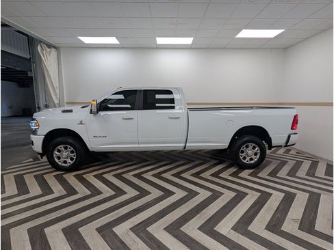 Used 2023 RAM 3500 Laramie AWD/4WD image 3