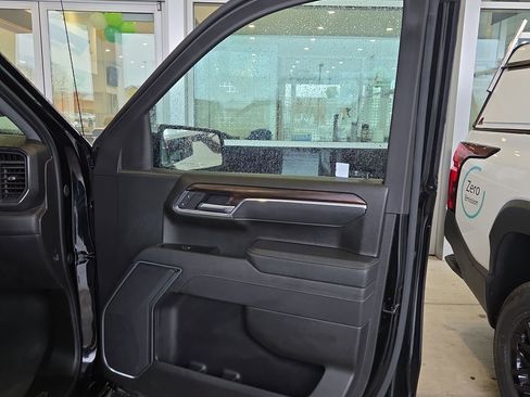 Certified 2025 GMC Sierra 1500 SLT image 20