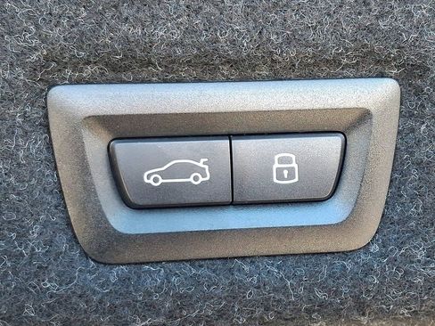 Used 2025 BMW 530i xDrive w/ M Sport Package image 29