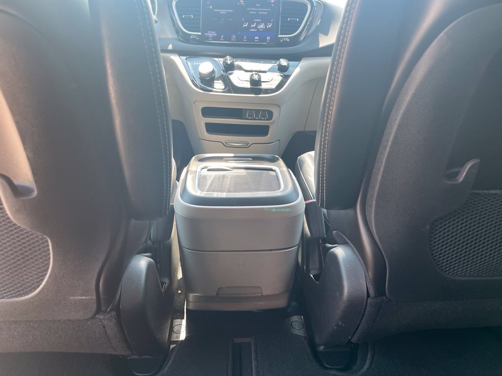Used 2024 Chrysler Pacifica Touring-L FWD image 35