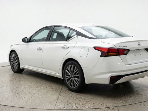 Used 2025 Nissan Altima 2.5 SV FWD image 6