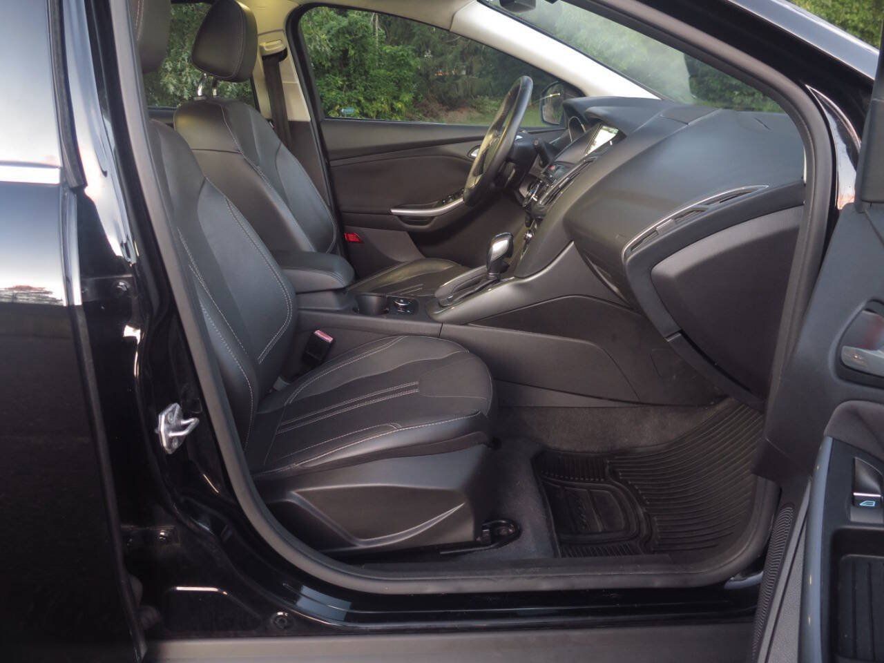 Used 2012 Ford Focus Titanium FWD image 18