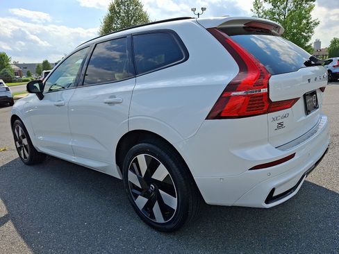 Used 2024 Volvo XC60 T8 Plus w/ Protection Package Premier image 4