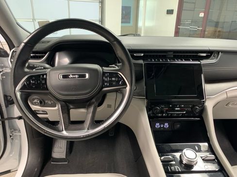 Certified 2022 Jeep Grand Cherokee Overland AWD/4WD image 19
