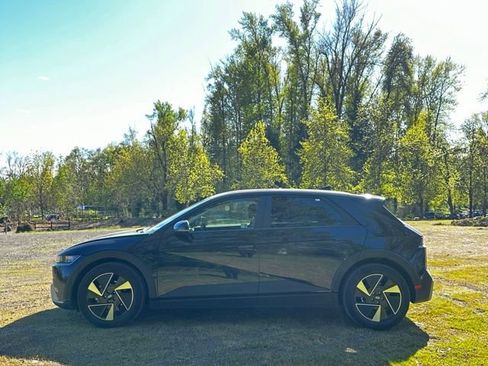 Certified 2025 Hyundai Ioniq 5 SE image 3