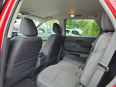 Used 2026 Nissan Pathfinder SV image 11