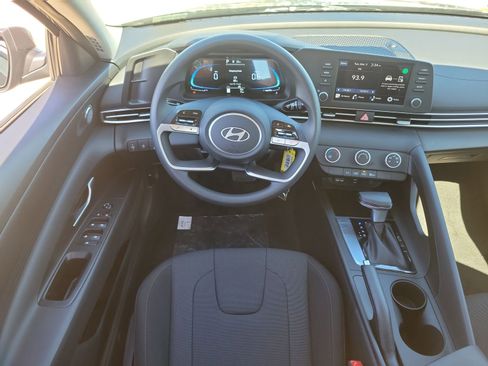 New 2026 Hyundai Elantra SE image 7
