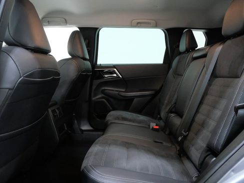 Used 2023 Mitsubishi Outlander SE image 22