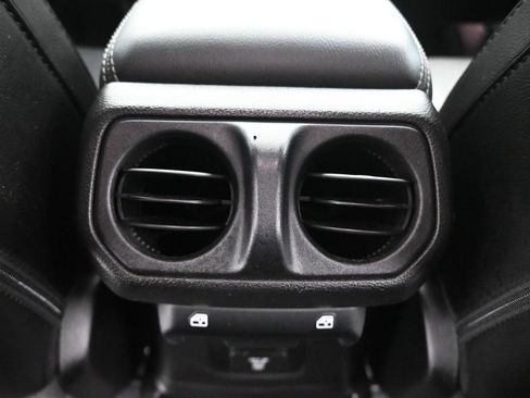 Used 2020 Jeep Wrangler Unlimited Sahara image 32