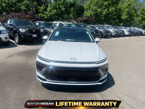Used 2024 Hyundai Sonata SEL w/ Convenience Package FWD image 9