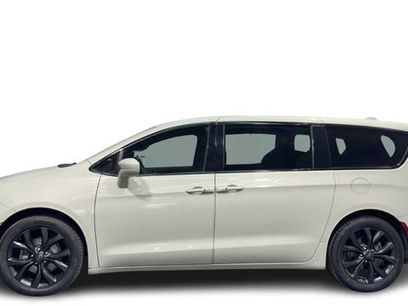 Used 2020 Chrysler Pacifica Touring w/ S Appearance Package