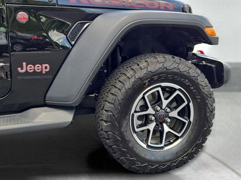 Used 2024 Jeep Wrangler Unlimited Rubicon w/ Convenience Group AWD/4WD image 11