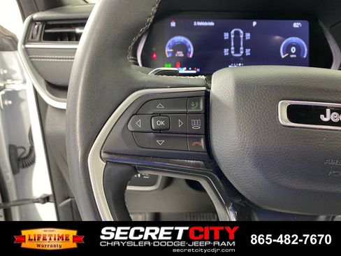 Used 2023 Jeep Grand Cherokee L Laredo AWD/4WD image 14
