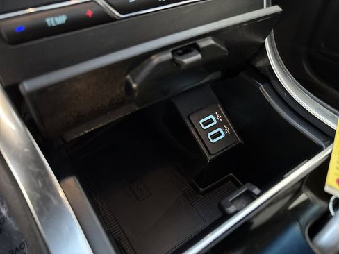 Used 2020 Ford Edge Titanium w/ Equipment Group 301A image 22