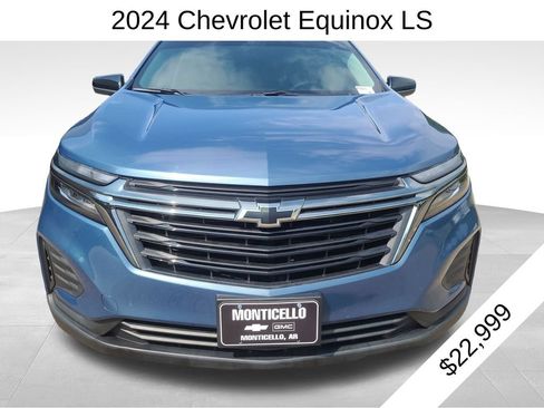 Used 2024 Chevrolet Equinox LS w/ LS Convenience Package FWD image 2