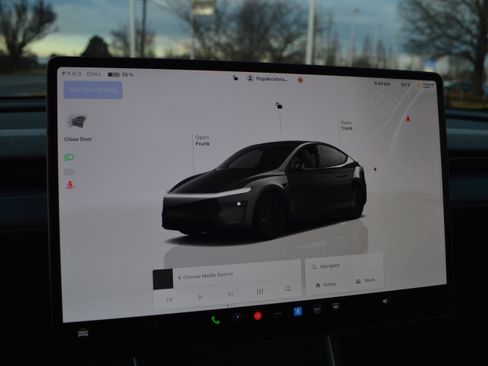 Used 2026 Tesla Model Y 2WD image 17