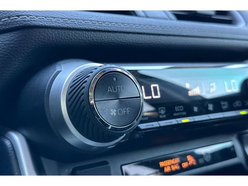 Used 2020 Toyota RAV4 XLE FWD image 29