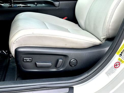 Used 2016 Toyota Avalon Limited w/ Toyota Safety Sense Package FWD image 9
