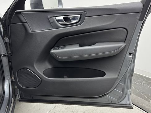 Used 2020 Volvo XC60 T5 Momentum image 34