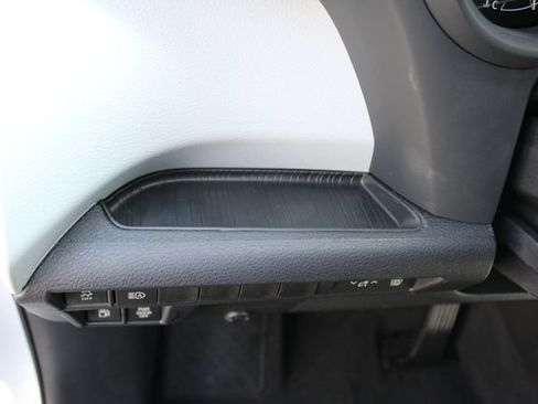 Certified 2026 Toyota Sienna XLE FWD image 5