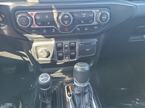 Used 2020 Jeep Gladiator Overland AWD/4WD image 32