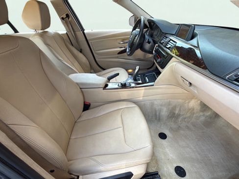 Used 2014 BMW 320i Sedan RWD image 23