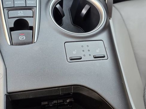 Used 2024 Toyota Camry XLE FWD image 23