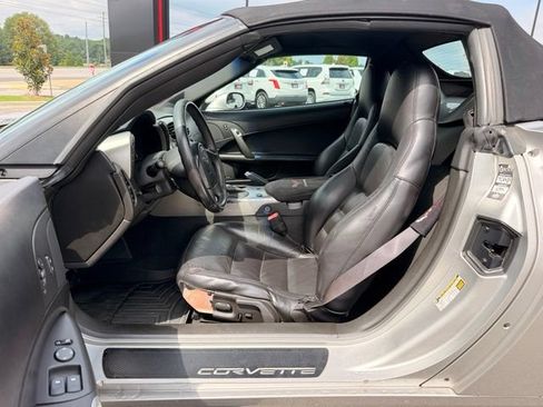 Used 2005 Chevrolet Corvette Convertible w/ Preferred Equipment Group RWD image 21
