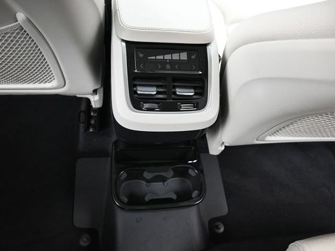 Used 2024 Volvo XC90 B6 Plus w/ Protection Package Premier AWD/4WD image 12