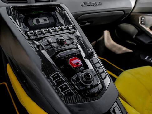 Used 2018 Lamborghini Aventador S AWD/4WD image 23