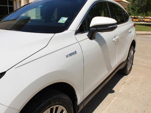 Used 2021 Toyota Venza XLE w/ Softex Package image 26