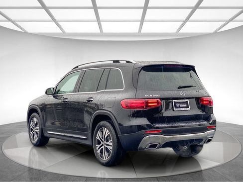 Used 2025 Mercedes-Benz GLB 250 4MATIC image 2