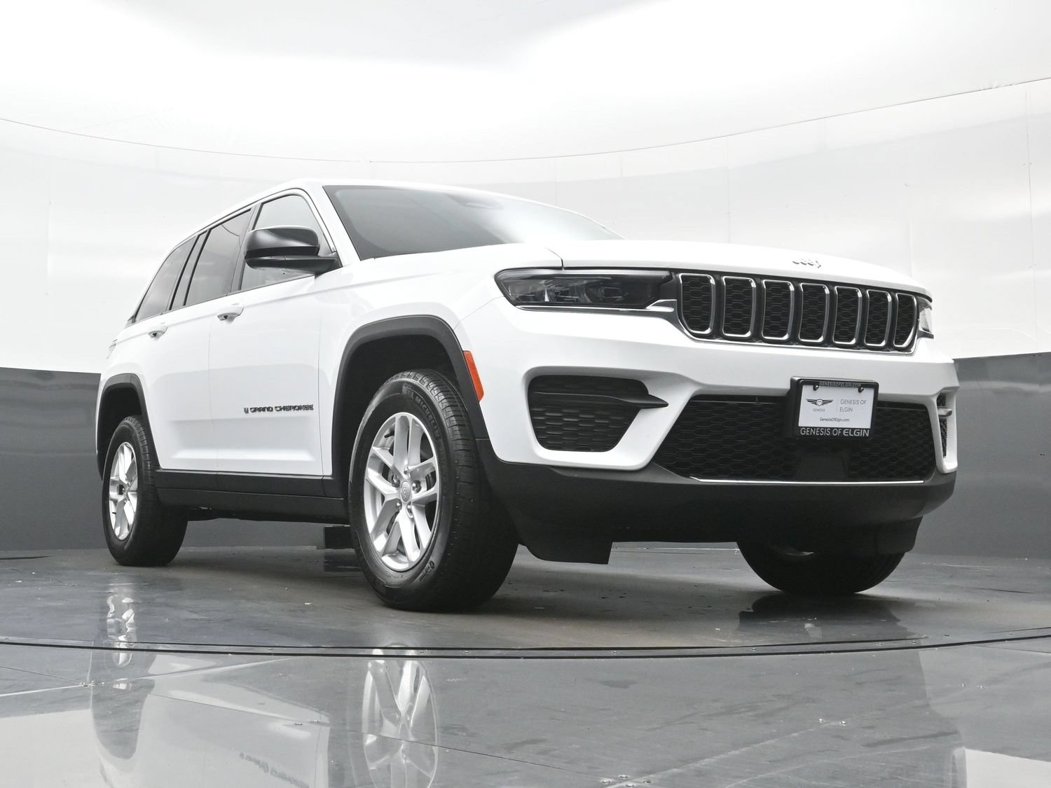 Used 2023 Jeep Grand Cherokee Laredo X AWD/4WD image 31