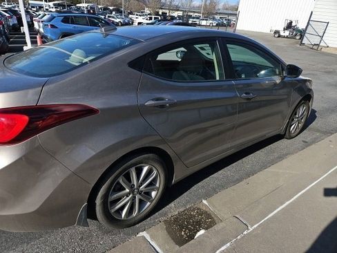 Used 2016 Hyundai Elantra SE w/ Option Group 02 image 11