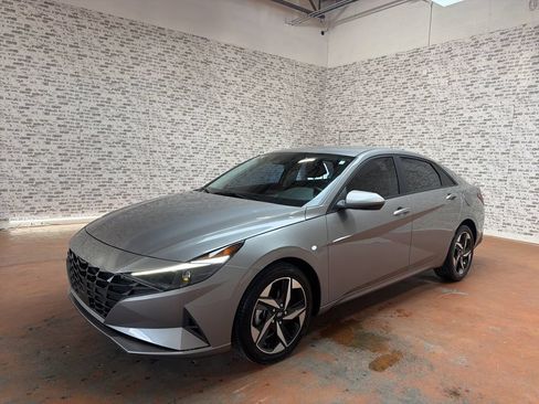 Certified 2023 Hyundai Elantra SEL w/ Convenience Package FWD image 3