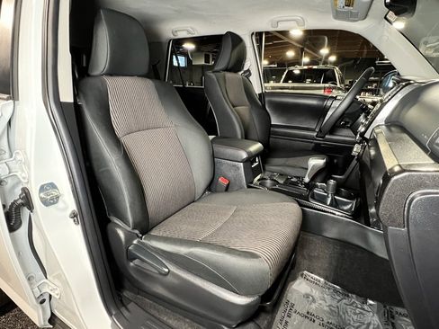 Used 2024 Toyota 4Runner TRD Off-Road image 4