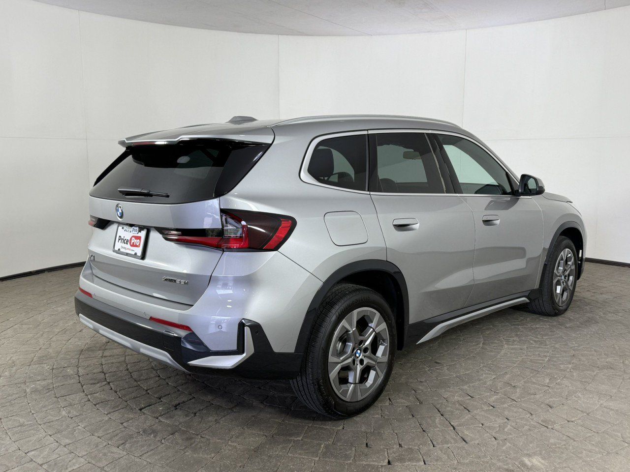 Used 2025 BMW X1 xDrive28i w/ Convenience Package AWD/4WD image 9