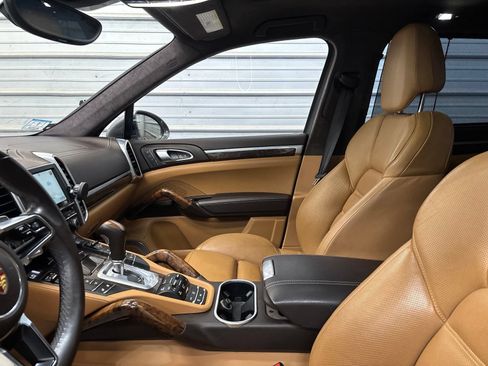 Used 2015 Porsche Cayenne Turbo AWD/4WD image 23