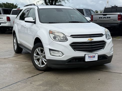 Used 2017 Chevrolet Equinox LT w/ Convenience Package FWD image 2