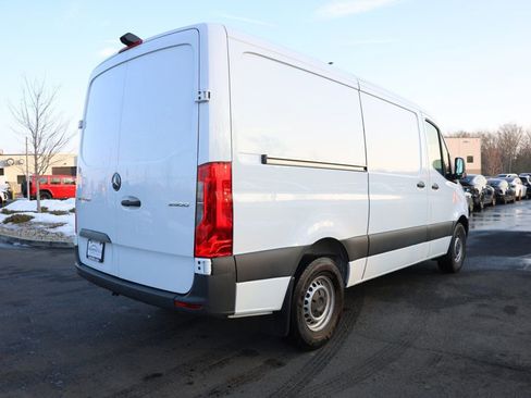 Used 2025 Mercedes-Benz Sprinter 2500 image 5