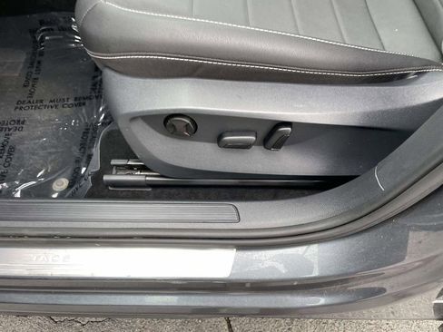 Used 2024 Volkswagen Taos SE image 29