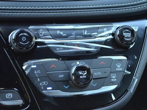 New 2026 Chrysler Pacifica Select image 29