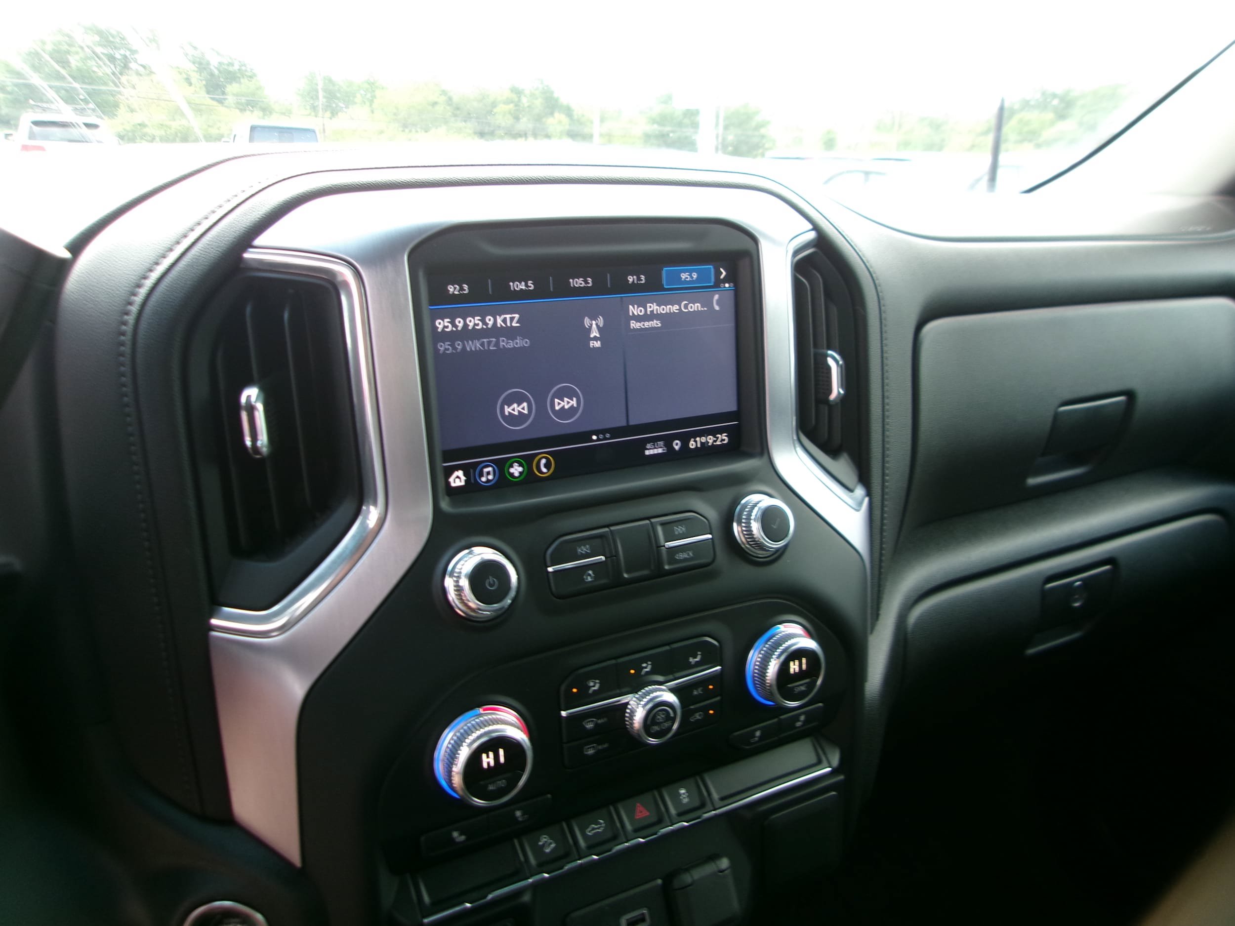 Used 2020 GMC Sierra 2500 SLE w/ SLE Value Package; AWD/4WD image 13